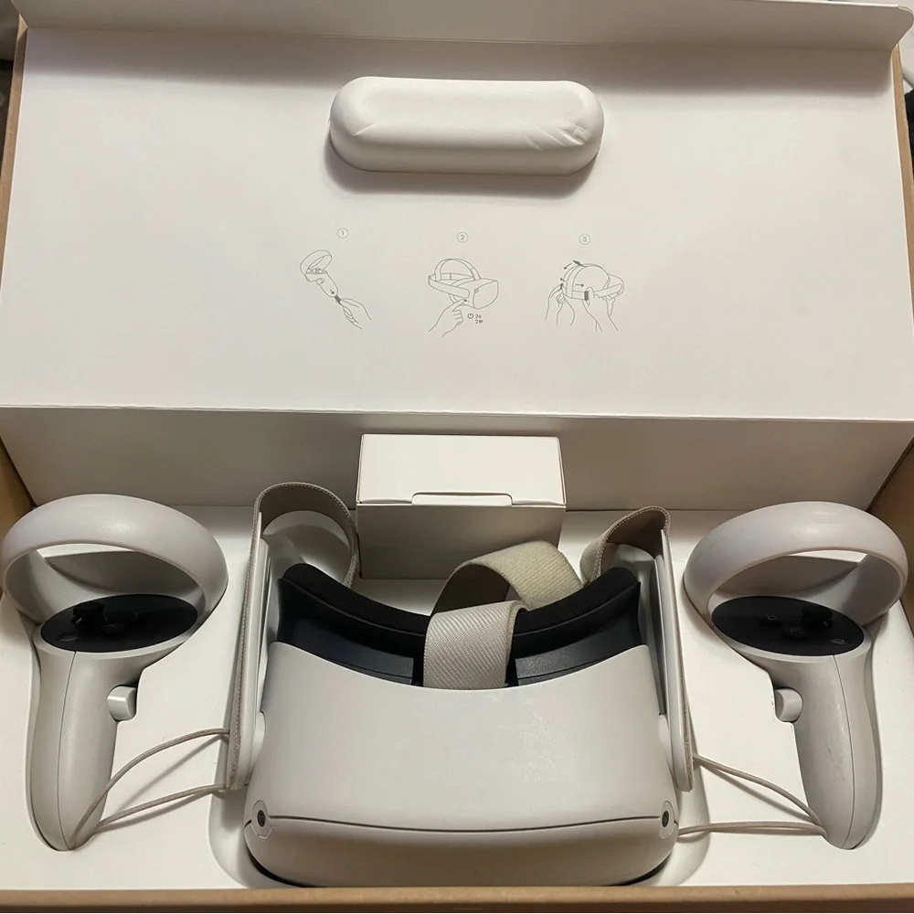 Oculus White VR Headset with Controllers
